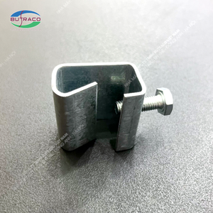 Les colliers de serrage sont utilisés pour les systèmes de toiture sans vis dans les usines industrielles. Le produit est disponible en grandes quantités - Product Image 2