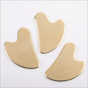 Grattoir Gua Sha en Bronze Ayurvédique |   Outil de sculpture du visage Kansa |   Fabriqué en Inde, vente en gros et fabrication - Product Image 2
