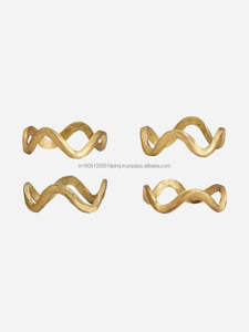 Anneaux de serviette en métal de haute qualité, écologiques, minimalistes, en forme de feuille carrée, avec logo personnalisé pour les mariages et les fêtes, finition polie - Product Image 2