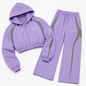 Conjunto Deportivo ONE APEX para Mujer, Chaqueta Corta con Capucha Color Lavanda, Pantalones Anchos con Cremallera Impermeables, 100% Ropa Deportiva - Product Image 4