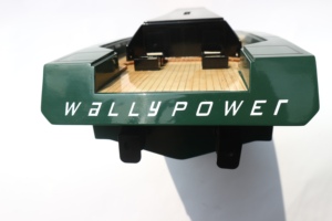 เรือยอชท์ไม้จำลอง Wally Power 118 รุ่นหรูหรา งานแฮนด์เมด - เรือยนต์ความเร็วสูงระดับพรีเมียม สำหรับตกแต่งบ้านและสำนักงาน - Product Image 2