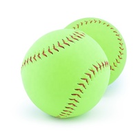 Bola Softball Hijau Warna Solid Ukuran Standar Jahitan Lembut untuk Latihan