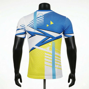 Camiseta de Manga Corta con Cuello Redondo y Estampado Geométrico Azul y Amarillo para Hombre, de Secado Rápido, Tejida, Deportiva y Ajustada - Product Image 2