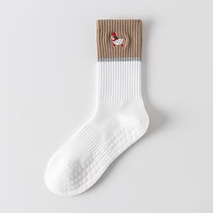 Chaussettes antidérapantes pour femmes avec broderie chien, bordure rose, tricotées marron, pour l'automne et le quotidien - Product Image 3