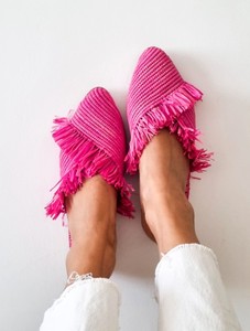 Mules de Rafia Hechos a Mano: Babuchas Marroquíes Rosas - Product Image 2