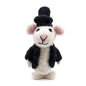 Poupée souris blanche tricotée avec chapeau noir et veste, faite à la main, écologique, animal de dessin animé, décoration de Noël, ornement de vacances d'intérieur, décoration murale - Product Image 2