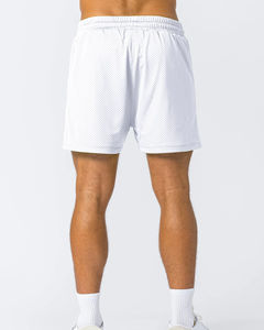 Pantalones cortos de malla personalizados para hombre en blanco, corte relajado con cintura elástica y bolsillos laterales, hechos de tela de malla ligera. - Product Image 3