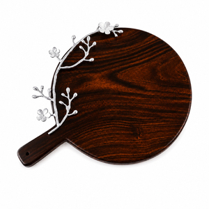 Planche à charcuterie ronde en bois sur mesure avec poignées en métal décoratives en forme de feuille pour la vaisselle des hôtels et restaurants de luxe - Product Image 4