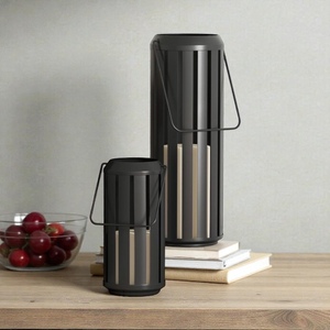 เชิงเทียนโคมไฟเหล็กสีดำมีร่องแนวตั้งสำหรับตกแต่งบ้าน - Product Image 4