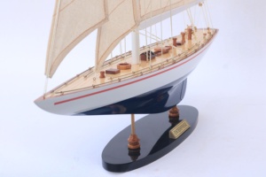 Maqueta de Barco de Vela de Madera Hecha a Mano - Modelo a Escala de Yate de Carreras Histórico Clase J, Decoración para Escritorio de Oficina, Empresarial - Product Image 3