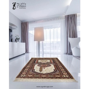 Alfombra de Oración Islámica de Lana Hecha a Mano de Primera Calidad, Suave y Etérea, Ideal para el Hogar, Viajes y como Regalo para el Eid, Disponible para la Venta - Product Image 1