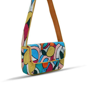 Bolso de Mano Casual de Lujo Hecho a Mano en India con Asa de Cuentas Multicolor, Estilo Artesanal Local Duradero - Product Image 3