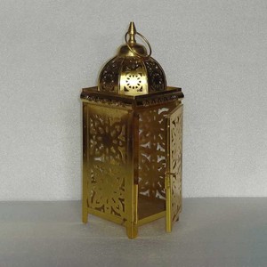 Lanterne en métal avec motif ajouré de calligraphie arabe, design marocain, dôme carré, décoration d'intérieur - Product Image 4
