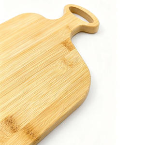 Las tablas de cortar de madera más populares y novedosas del año 2026 son superficies versátiles que son aptas para cuchillos y se utilizan para preparar y servir alimentos. - Product Image 4