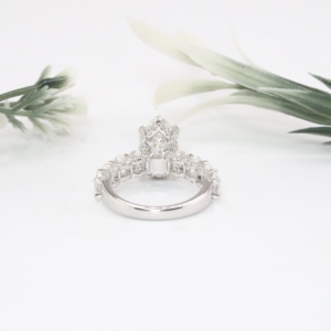 Anillo de compromiso de lujo en oro blanco con diamante simulado de corte pera, banda de boda clásica con halo oculto, joyería fina para mujer - Product Image 4