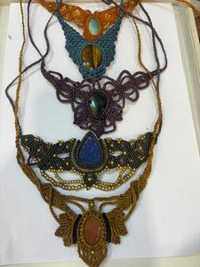 Collier papillon en macramé noir fait main avec pendentif en pierre de lapis-lazuli, perles plaquées or, bijoux de style bohème, vente en gros - Product Image 5