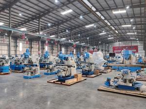 Torno de Banda de Servicio Ligero de 4.6 Pies con Eje de 40mm, Fabricado en India, Precio Mayorista, OEM ODM, Máquina Compacta para Torneado de Metal - Product Image 3