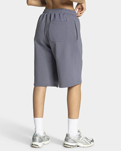 Shorts Bermuda Gris pour Femmes avec Ligne Contrastante, Poches, Taille Élastique, Tissu Respirant et Doux de Haute Qualité, Fabrication OEM ODM - Product Image 4