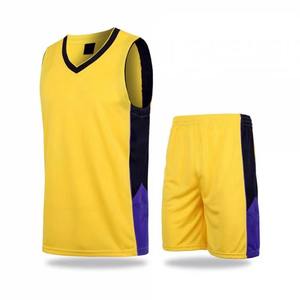 Ensemble de maillot et short de basketball personnalisés, service entièrement personnalisé incluant la taille, la couleur, le design et la personnalisation pour l'identité de l'équipe - Product Image 3