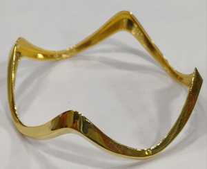 Brazalete Abierto de Oro de 18K con Diseño de Ondas, Joyería de Moda para Mujer, Ideal para Fiestas - Product Image 1