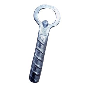 Ouvre-bouteille en fer au design minimaliste élégant, finition thermolaquée, pour la décoration de fêtes, la décoration de bars, ou comme souvenir cadeau. - Product Image 6