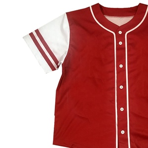 Camiseta de Béisbol Roja Unisex Personalizada para Universidad, Manga Corta, Cierre de Botones, Transpirable, Poliéster, Corte Regular para Adultos, Diseño a Rayas - Product Image 6