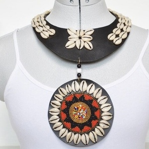 Collier ras du cou en perles de bois colorées CRYSTAL CRAFT, collier bib africain multicolore en bois - Product Image 2