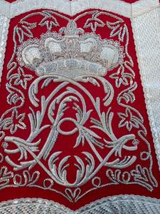 Drapeau de luxe haut de gamme blanc en tissu tissé avec broderie filaire et aimants à coudre - Product Image 6