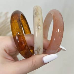 กำไลเรซิ่นสีสันสดใสทำมือ ผิวมันเงาสวยงาม ทันสมัย เหมาะสำหรับใส่ทุกวันและงานพิเศษ - Product Image 2
