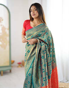 Sari Tradicional de Seda para Mujer, Marca AARA, con Bordado Zari en Verde Azulado y Rojo, Protección Solar, para Bodas, Estilo India/Pakistán - Product Image 4
