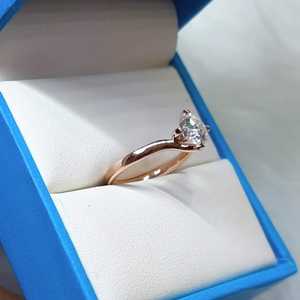 Anillo solitario de diamante cultivado en laboratorio de 1.01 quilates, corte brillante redondo, con engaste tipo catedral, para mujer, en oro macizo de 14 quilates, regalo de aniversario para parejas. - Product Image 4