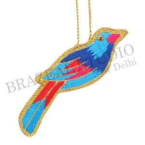 โรงงานผลิตเครื่องประดับต้นคริสต์มาสแบบสั่งทำ ปักด้วยลูกปัด ผ้ากำมะหยี่ ผ้าซาติน  งานแฮนด์เมด  เป็นมิตรกับสิ่งแวดล้อม  ด้วยด้ายสีทอง  แบรนด์ Brazeal Studio - Product Image 2