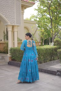 Vestido Maxi Étnico de Lujo en Faux Georgette con Estampado Bandhani, Artesanía Kutchi y Falda de 12 Metros para Exportación al por Mayor - Product Image 5