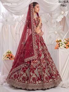 Conjunto de lehenga de seda premium para bodas con cuentas, motivos de color, hilos múltiples, dori, lentejuelas y trabajo manual. Proveedor mundial. - Product Image 5