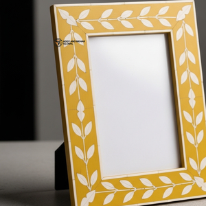 Marco de Fotos Floral Amarillo Hecho a Mano para Mesa, Marco Minimalista con Incrustaciones Florales en Acabado Amarillo - Product Image 2