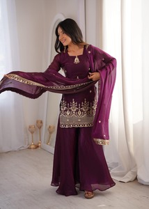 Ensemble Sharara Palazzo de créateur violet en pure soie Fendi avec broderie et travail de sequins, haut à bordure en dentelle et dupatta, pour mariage et Diwali - Product Image 3