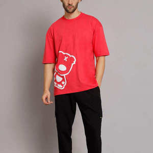 Camiseta extragrande de estilo urbano con tela suave y corte holgado, que ofrece comodidad, atitude y un look moderno y elegante. - Product Image 5