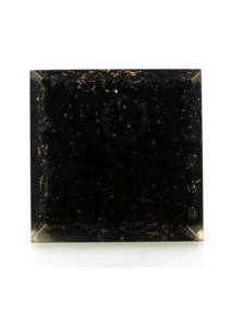 พีระมิดออร์กอนทำมือจากหินชุงไกต์ ควอตซ์ใส และทัวร์มาลีนสีดำ สำหรับบำบัดรักษาและตกแต่งบ้าน หรือเป็นของขวัญ - Product Image 3