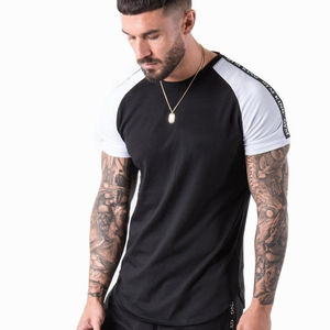T-shirt homme noir et blanc à manches raglan, épaules contrastées, coupe slim, manches courtes, col rond, style décontracté et sportif - Product Image 1