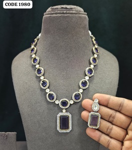 Conjunto de Collar con Colgante de Cristal Verde Menta de Lujo, Chapado en Oro, Diseño de Latón, Joyería Elegante para Bodas y Fiestas para Mujer - Product Image 1