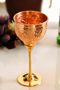 Gobelet en cuivre orné avec gravure florale sculptée à la main et tige finition dorée – Calice vintage haut de gamme pour une touche d'élégance - Product Image 4