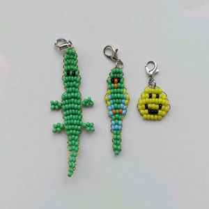 Porte-clés brodé unique fait main avec des perles colorées, des points complexes et une finition artisanale magnifique - Product Image 5