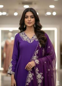 Ensemble haut et dupatta en soie romaine brodée - Product Image 3
