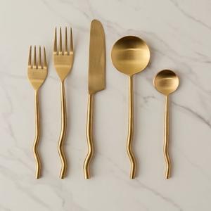 Juego de Cubiertos de Acero Inoxidable Chapado en Oro de Alta Calidad con Acabado Dorado Espejo para Cenas de Lujo y Presentaciones de Mesa - Product Image 1