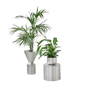 Jardinière au design unique en acier inoxydable, pot de sol en métal pour décoration intérieure de salon - Product Image 1
