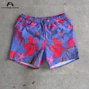 Pantalones cortos unisex de poliéster 100% ligeros, con estampado deportivo, para la temporada de verano, para uso en exteriores y gimnasio, con MOQ bajo. - Product Image 1