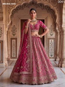 Ensemble de lehenga rose bonbon en satin de soie avec broderie paon, travail Dori et strass, pour femme - Collection mariage - Product Image 6