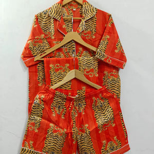 Conjunto de pijama de algodón ultra suave para mujer, ropa de dormir hecha a mano en India, conjunto de pijama con estampado floral para dormir en casa. - Product Image 1