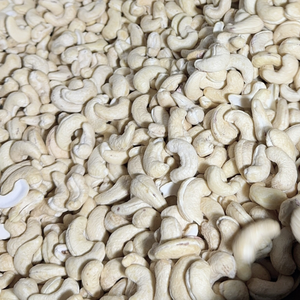 เม็ดมะม่วงหิมพานต์คุณภาพสูง ขายส่ง ออร์แกนิค เม็ดมะม่วงหิมพานต์เต็มเมล็ด W320 W210 เม็ดมะม่วงหิมพานต์ซานติโก บรรจุภัณฑ์แบบกำหนดเองได้ - Product Image 1