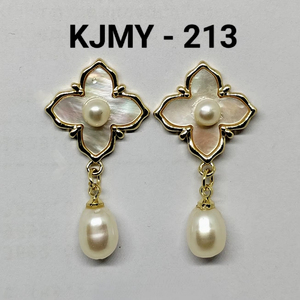 Boucles d'oreilles pendantes en perles d'eau douce, trèfle en nacre, plaqué or, bijoux anti-ternissement, fabricant et fournisseur en gros - Product Image 2